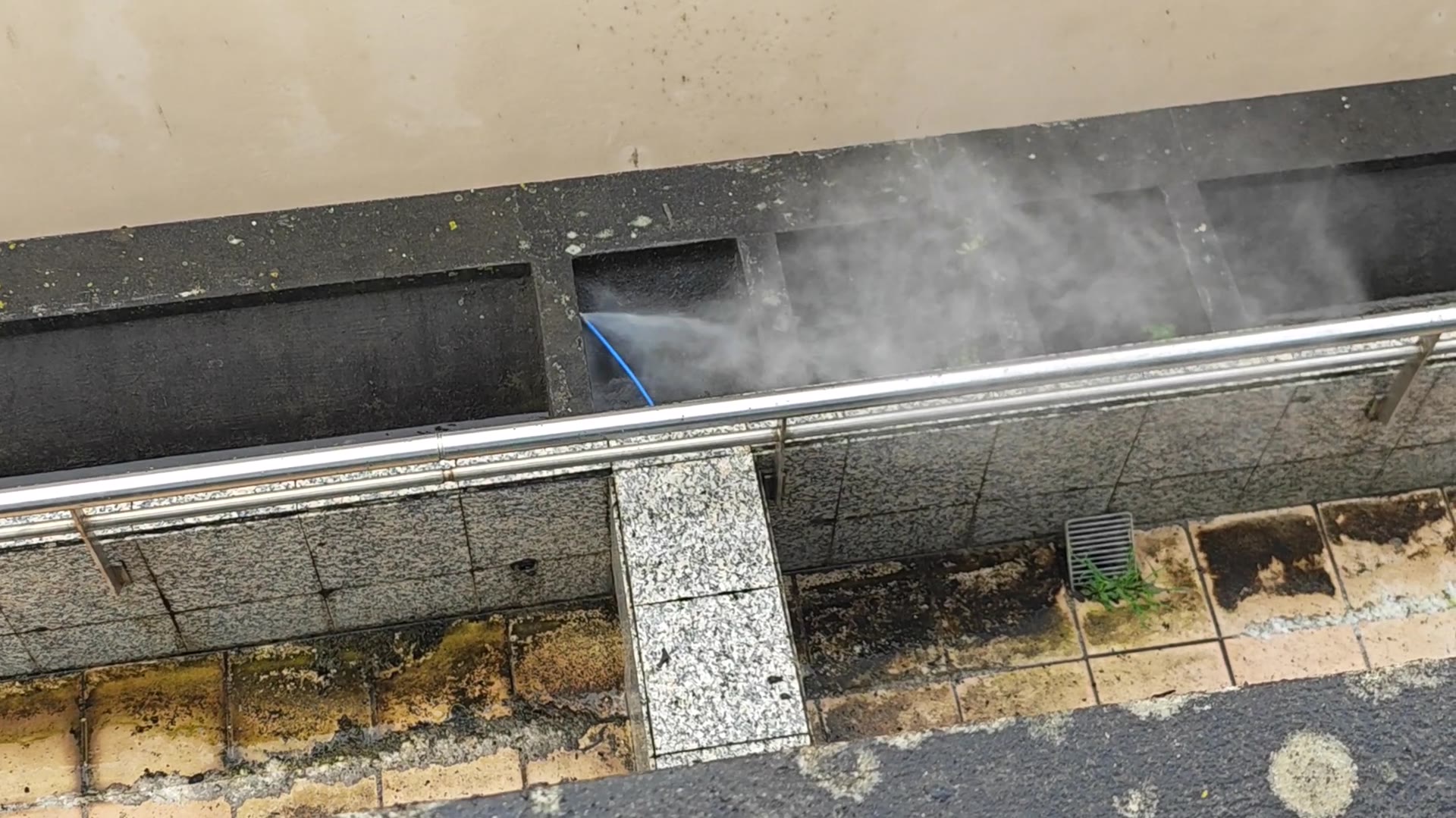 Limpeza de caleira e ralos de terraço com jato de alta pressão